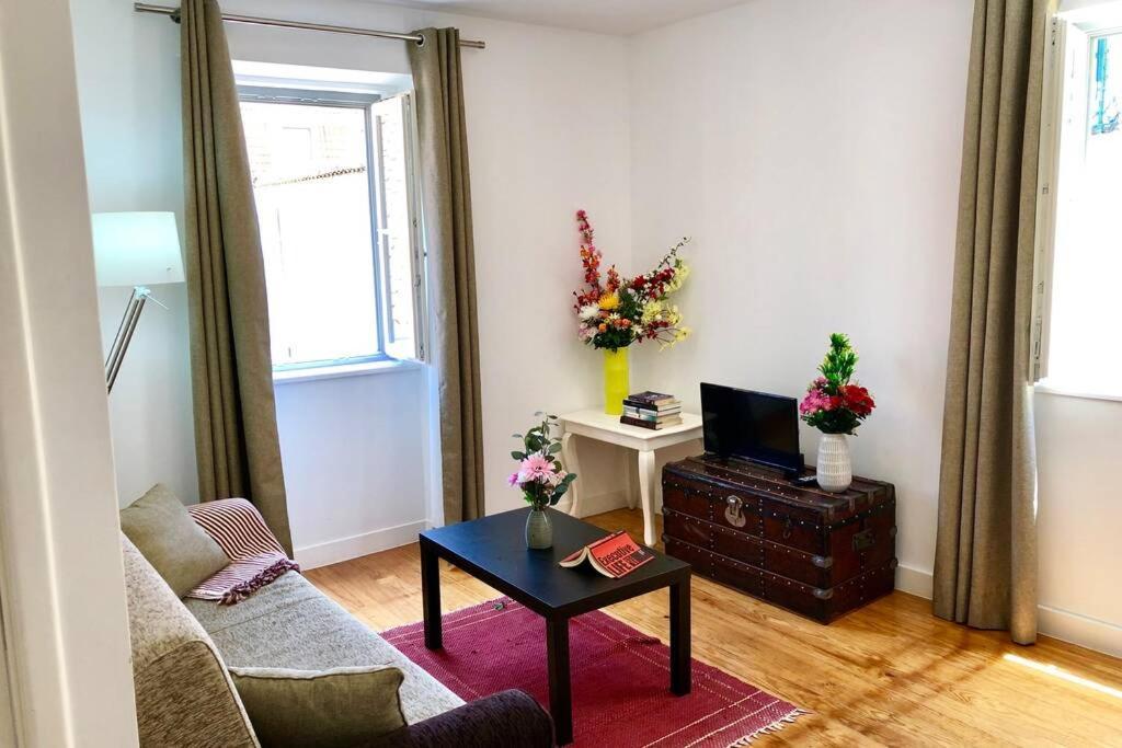 32 2 - Heart Of Lisbon Private Apartment, Bairro Alto エクステリア 写真