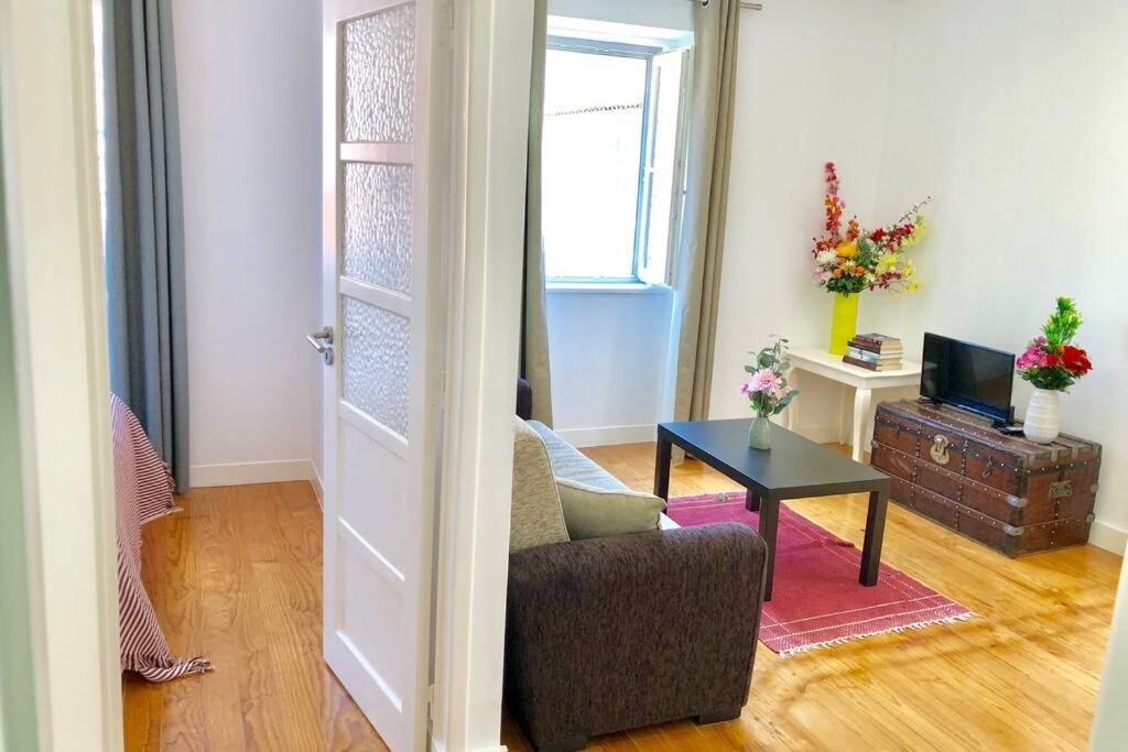 32 2 - Heart Of Lisbon Private Apartment, Bairro Alto エクステリア 写真