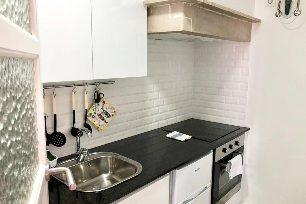 32 2 - Heart Of Lisbon Private Apartment, Bairro Alto エクステリア 写真
