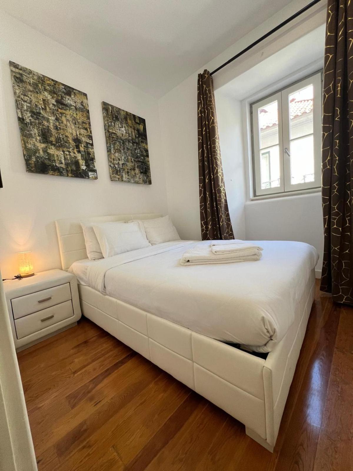 32 2 - Heart Of Lisbon Private Apartment, Bairro Alto エクステリア 写真