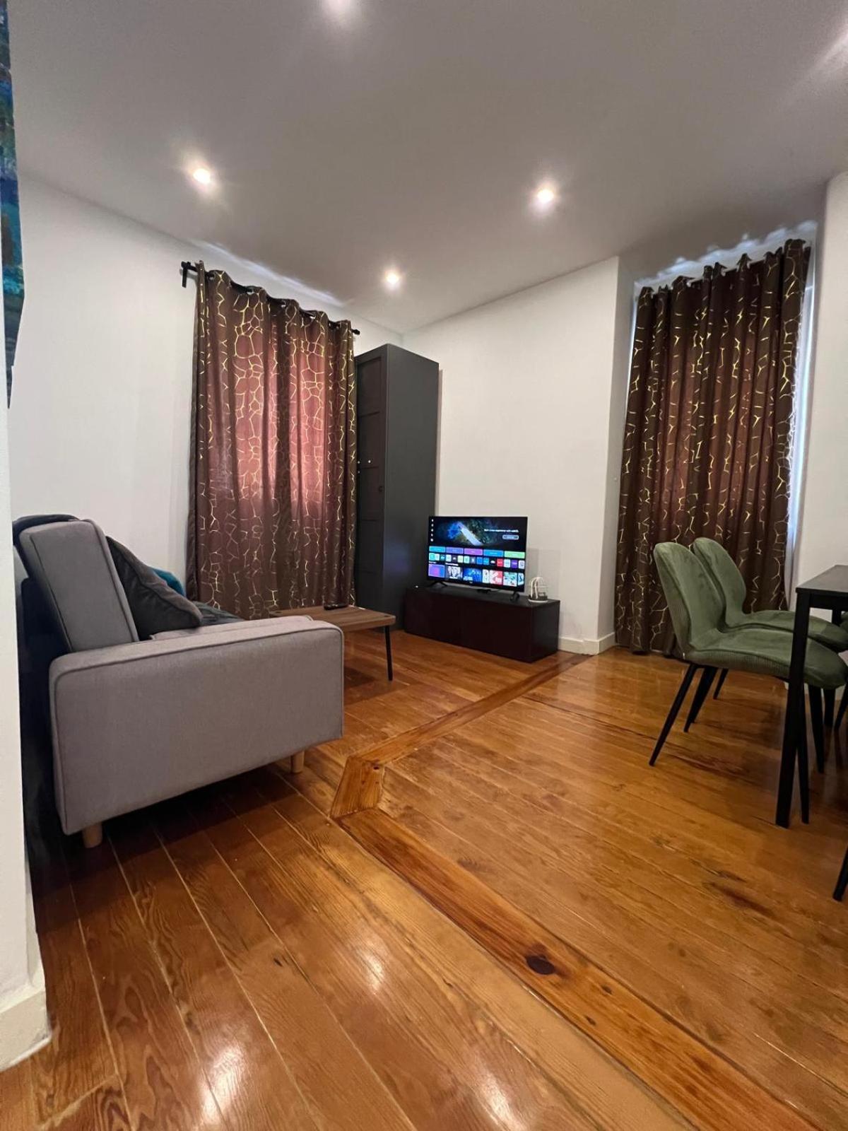 32 2 - Heart Of Lisbon Private Apartment, Bairro Alto エクステリア 写真