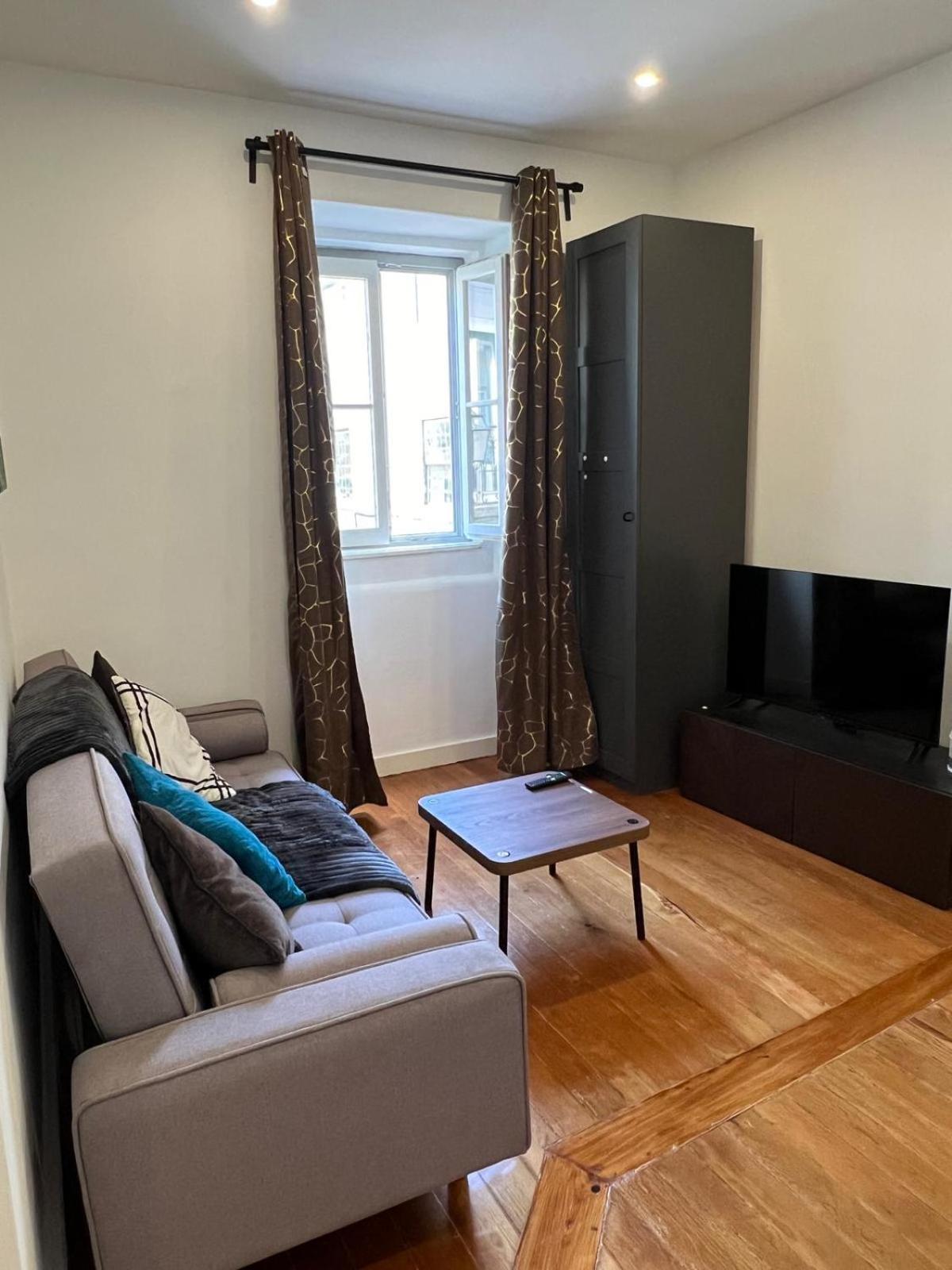 32 2 - Heart Of Lisbon Private Apartment, Bairro Alto エクステリア 写真